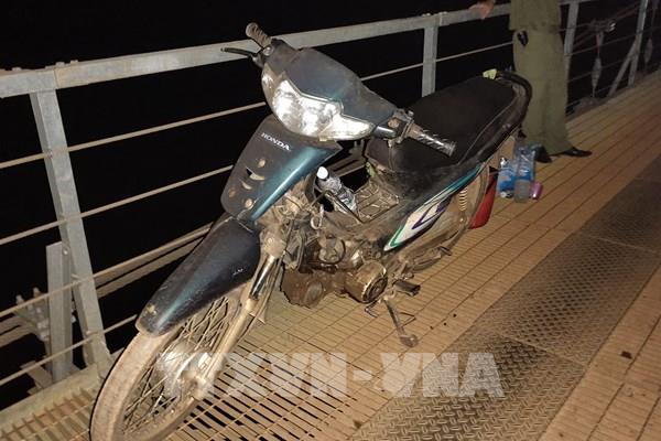 Tìm kiếm một phụ nữ nhảy cầu treo Sông Bé tự tử