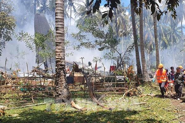 Vụ rơi máy bay quân sự Philippines: Ít nhất 40 người được cứu