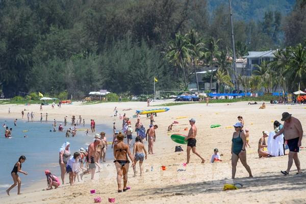 Thái Lan: Gần 8.000 du khách nước ngoài xin giấy chứng nhận nhập cảnh để đến Phuket