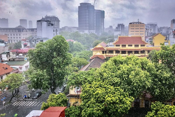 Dự báo thời tiết ngày mai 9/5: Hà Nội tiếp tục mưa rào rải rác, trời mát