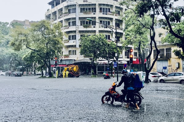 Hoàn lưu của áp thấp nhiệt đới tiếp tục gây mưa cho miền Bắc và Bắc Trung Bộ