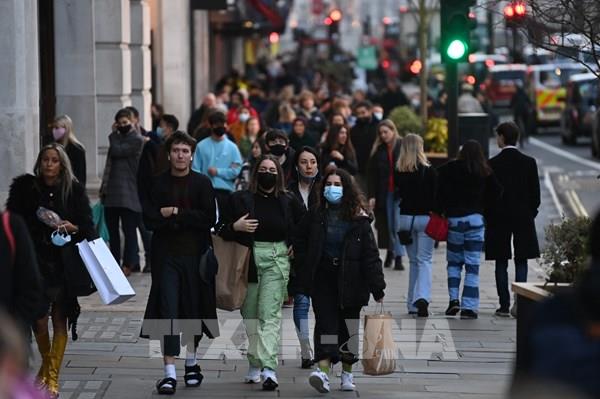 Anh sẽ nới lỏng hơn nữa các biện pháp chống dịch COVID-19