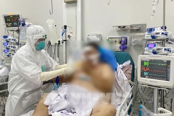 TP. HCM: 2 bệnh nhân mắc COVID-19 nặng đã hồi phục tại Bệnh viện Chợ Rẫy