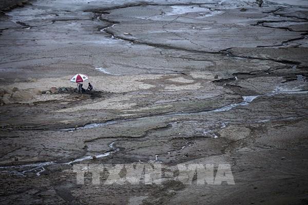 Hồ Hòa Bình đang cạn nước nghiêm trọng