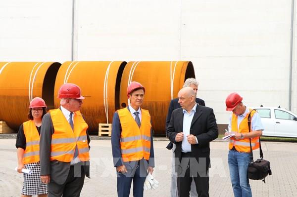 Doanh nghiệp Đức ký hợp đồng cung cấp cần cẩu container cho Việt Nam