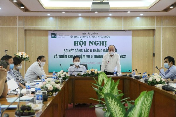 Thị trường chứng khoán ưu tiên thiết lập các cơ chế giám sát, cảnh báo sớm