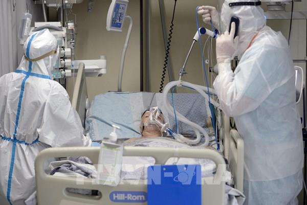 Vượt qua thời điểm nguy hiểm của đại dịch