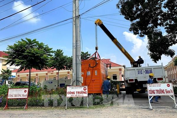 Cấp điện ưu tiên cho các bệnh viện dã chiến tại huyện Hóc Môn và Bình Chánh