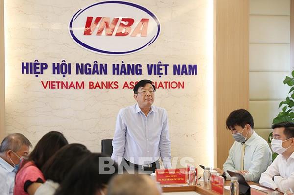 Các ngân hàng đồng thuận giảm lãi suất hỗ trợ doanh nghiệp và người dân vượt qua COVID-19