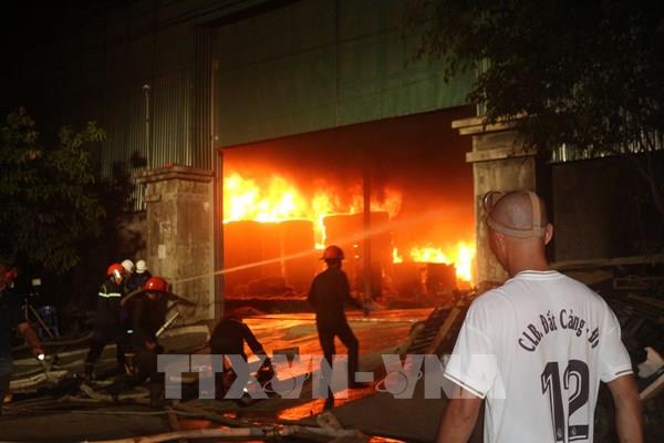 Quảng Ninh: Cháy tại xưởng lốp trong Cụm khu công nghiệp Hà Khánh