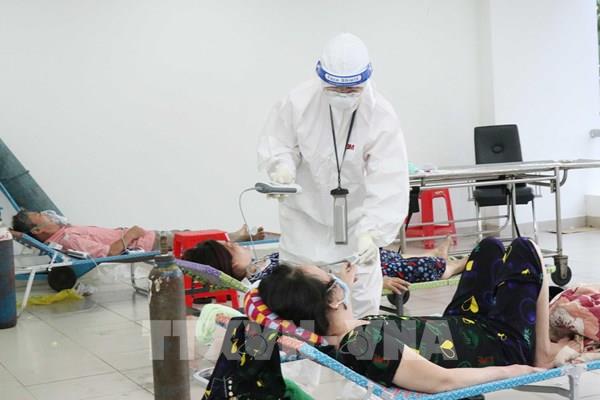 Bên trong một bệnh viện dã chiến điều trị bệnh nhân COVID-19 tại Tp. Hồ Chí Minh