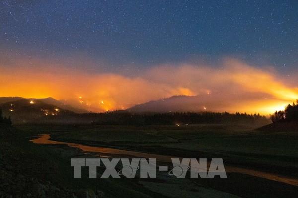 Cháy rừng hoành hành tại Mỹ và Canada