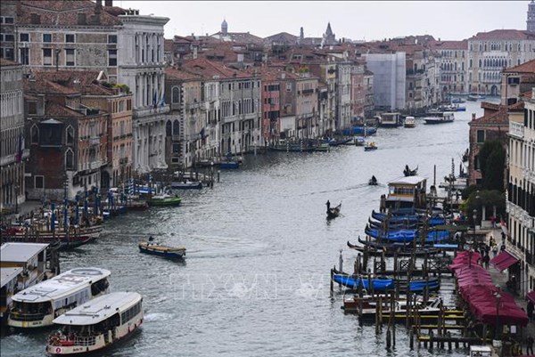 Tàu du lịch lớn bị cấm vào trung tâm Venice 