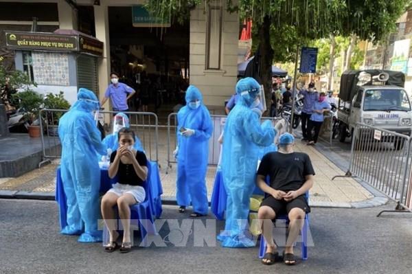 Hà Nội xét nghiệm sàng lọc cho 10.000 người có nguy cơ cao mắc COVID-19