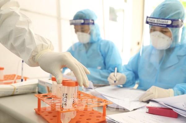 Dịch COVID-19: Đồng Nai xét nghiệm định kỳ 3 ngày/lần cho nhân viên y tế