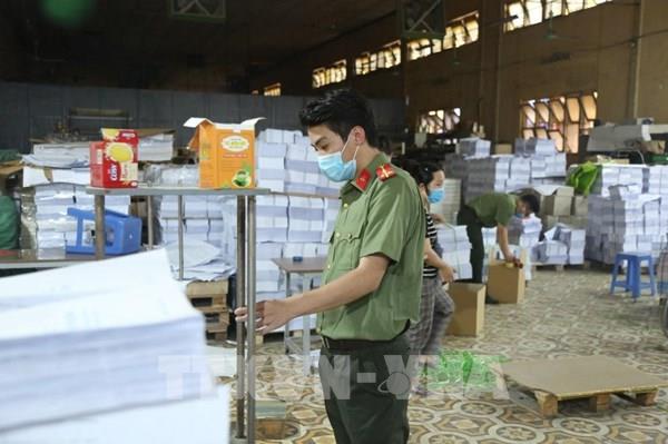 Phát hiện 2 cơ sở in sách giáo khoa có dấu hiệu làm giả với quy mô lớn tại Hà Nội