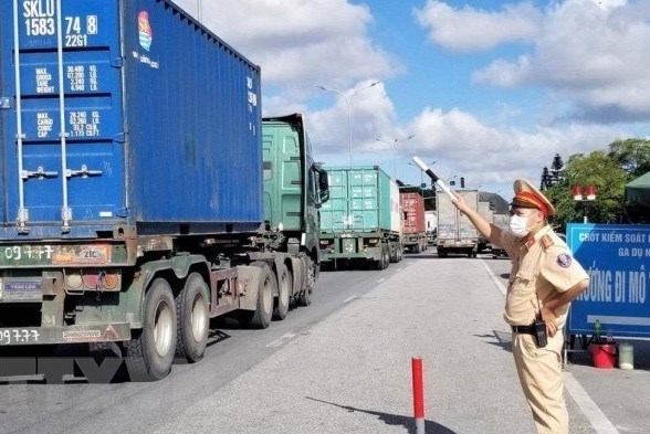 Tp. Hồ Chí Minh có 10% phương tiện không được cấp giấy ưu tiên “luồng xanh”