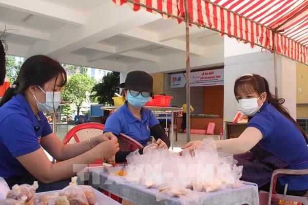 Ấm lòng người nghèo trong mùa dịch COVID-19