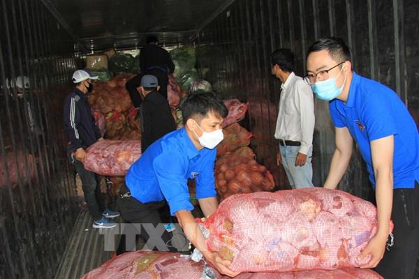 &rsquo;Chuyến xe yêu thương&rsquo; hướng về đồng bào vùng dịch