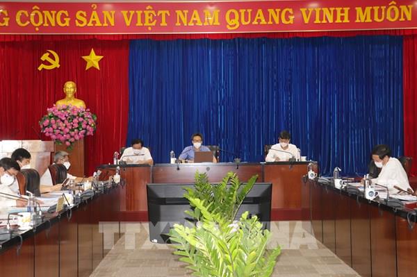 Phó Thủ tướng: Nâng cao công suất sản xuất khí oxy điều trị bệnh nhân COVID-19