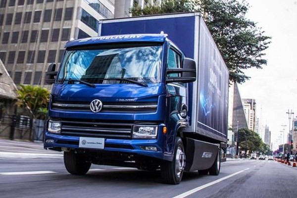 Volkswagen ra mắt xe tải điện đầu tiên tại Brazil