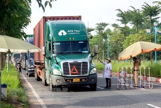 Không áp dụng giấy xét nghiệm COVID-19 đối với lái xe chở hàng hóa trong trường hợp nào?