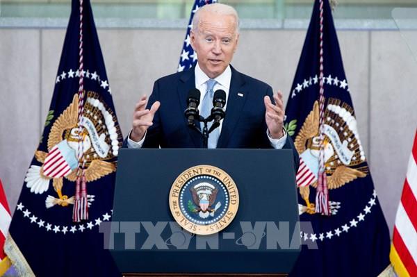 Tổng thống Mỹ: Trọng tâm hiện nay là thuyết phục người dân đi tiêm vaccine COVID-19