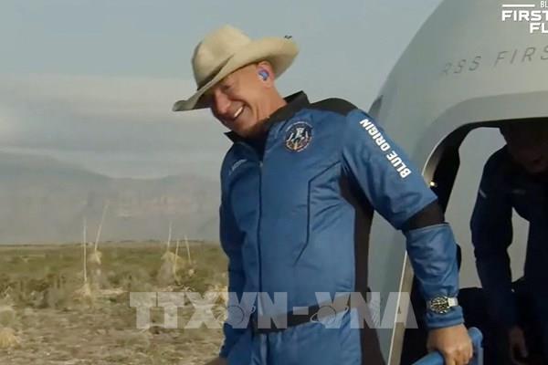 Tỷ phú Jeff Bezos tiếp tục theo đuổi hợp đồng chế tạo tàu vũ trụ với NASA