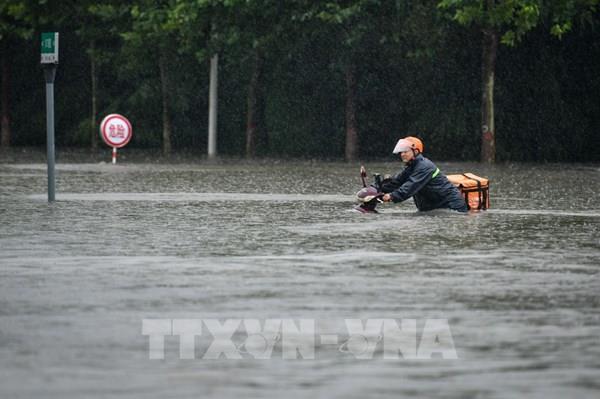 Trung Quốc nâng cảnh báo lũ lụt lên gần mức cao nhất