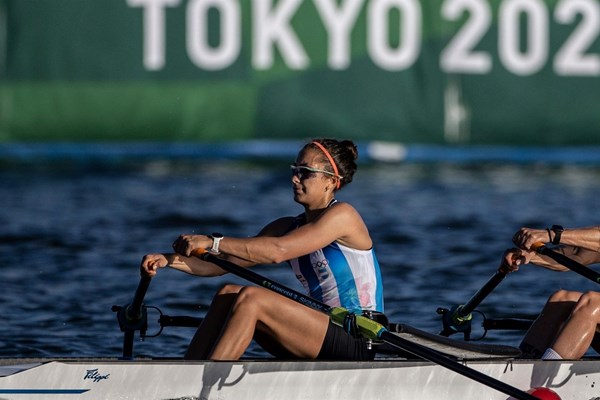Olympic Tokyo 2020: Hàu "tấn công" địa điểm thi chèo thuyền 