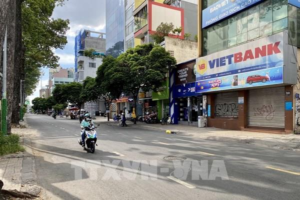 T.p Hồ Chí Minh yêu cầu người dân hạn chế tối đa ra đường từ 18 giờ đến 6 giờ