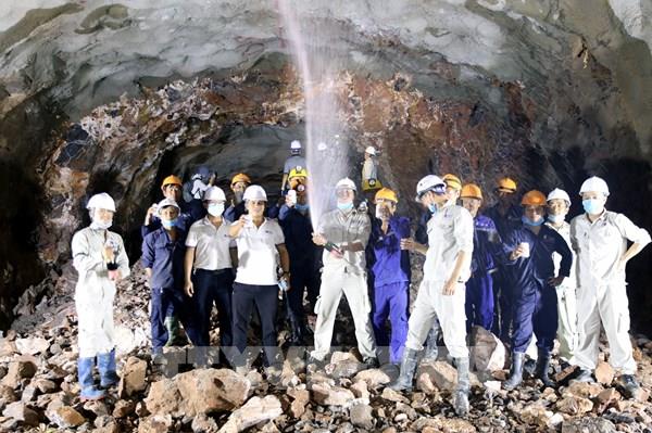 Thông đường hầm xuyên núi lớn nhất Quảng Ninh