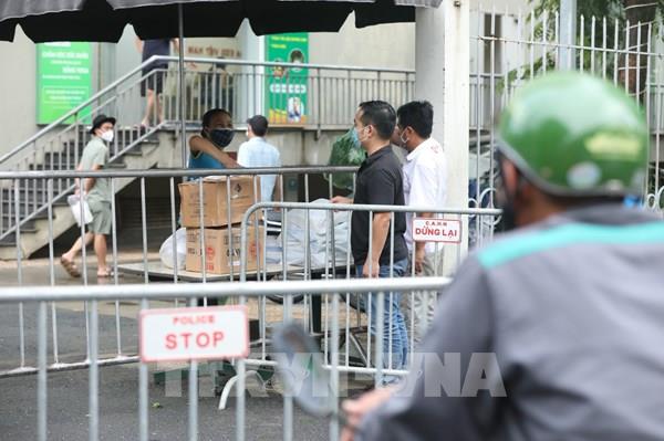Ghi nhanh ở điểm "nóng" phòng chống dịch phường Đông Ngạc, Hà Nội