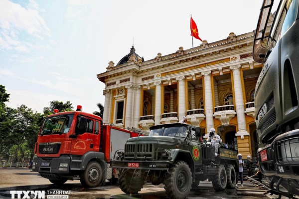 Hà Nội phun khử khuẩn diện rộng để phòng dịch