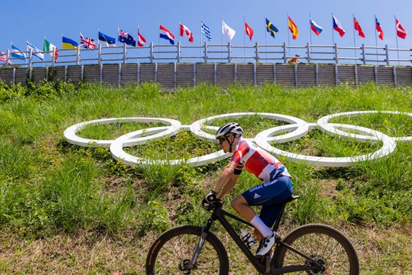 Vận động viên trẻ nhất vô địch Olympic nội dung xe đạp leo núi