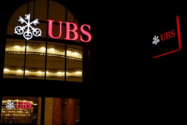 Ngân hàng UBS lên kế hoạch tăng lương cho nhân viên từ 1/8