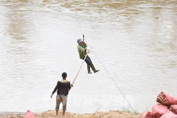 Phản hồi tin TTXVN: Lập tổ kiểm soát qua sông Pô Kô (Kon Tum)