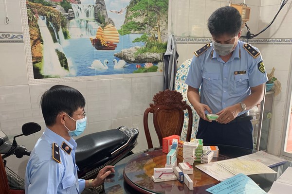 Kiểm tra các loại thực phẩm bảo vệ sức khỏe với công dụng "hỗ trợ điều trị COVID-19"