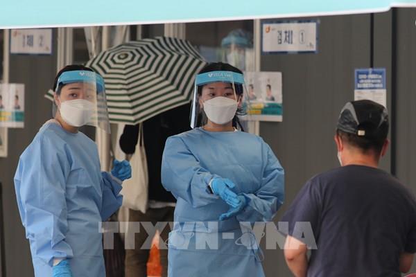 Nhiều nước ghi nhận số ca nhiễm COVID-19 tăng đột biến do biến thể Delta