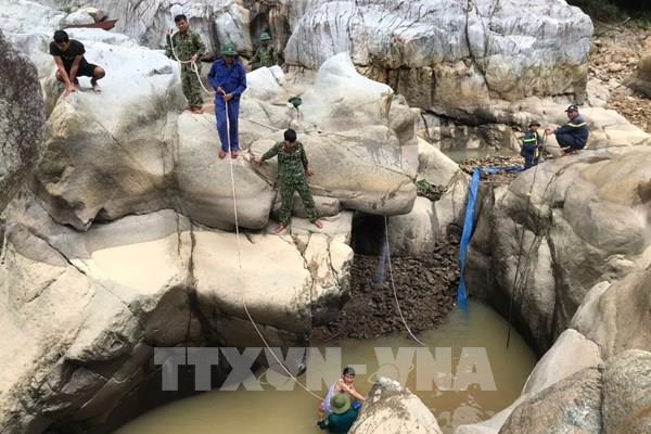 Tạm ngừng tìm kiếm các nạn nhân mất tích trong vụ sạt lở Thủy điện Rào Trăng 3