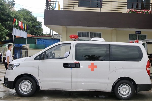 Tập đoàn FLC tặng xe cứu thương cho thành phố Sầm Sơn