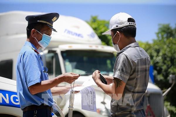 Khai báo y tế qua mã QR tất cả người ra - vào chốt kiểm soát