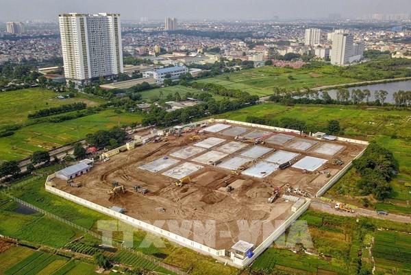 Dịch COVID-19: Cận cảnh bệnh viện dã chiến đang xây dựng tại Hoàng Mai, Hà Nội