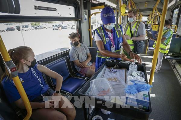 Các ngân hàng lớn của Canada yêu cầu nhân viên tiêm phòng COVID-19 bắt buộc