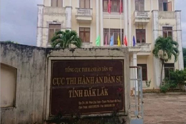 Cho thôi việc Cục trưởng Cục thi hành án dân sự tỉnh Đắk Lắk