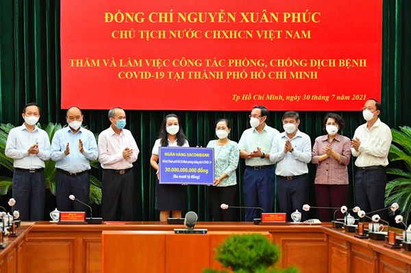 Sacombank tiếp tục ủng hộ kinh phí phòng chống dịch COVID-19