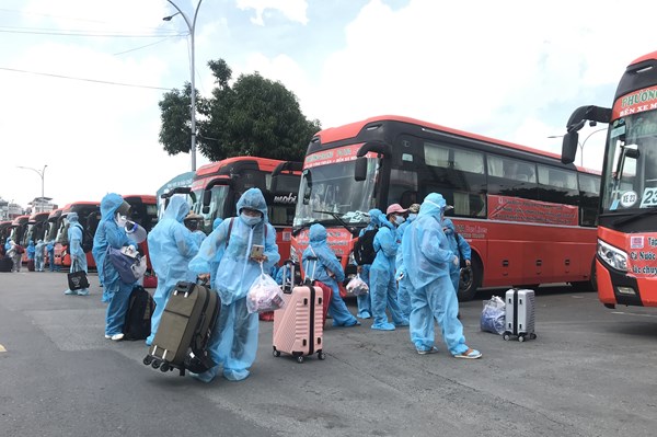 Tiếp tục đưa 600 người dân Phú Yên về quê