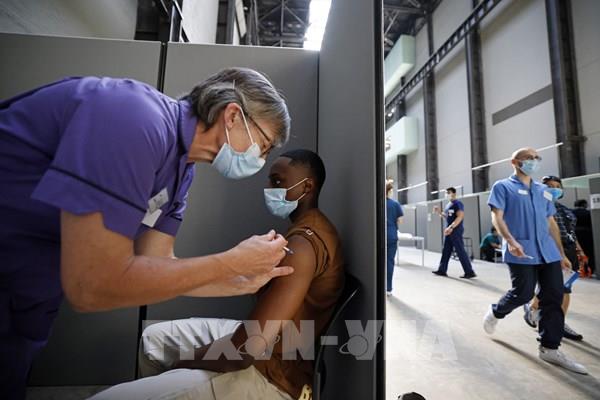 Giới khoa học: Tiêm đồng thời vaccine COVID-19 và phòng cúm mùa là an toàn