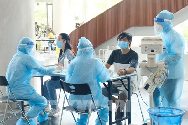 Dịch COVID-19: TP HCM hỗ trợ cho người dân khó khăn và lực lượng tuyến đầu