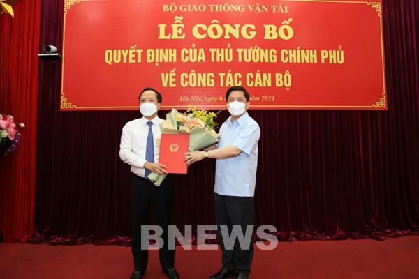 Trao quyết định của Thủ tướng bổ nhiệm tân Thứ trưởng Bộ Giao thông Vận tải